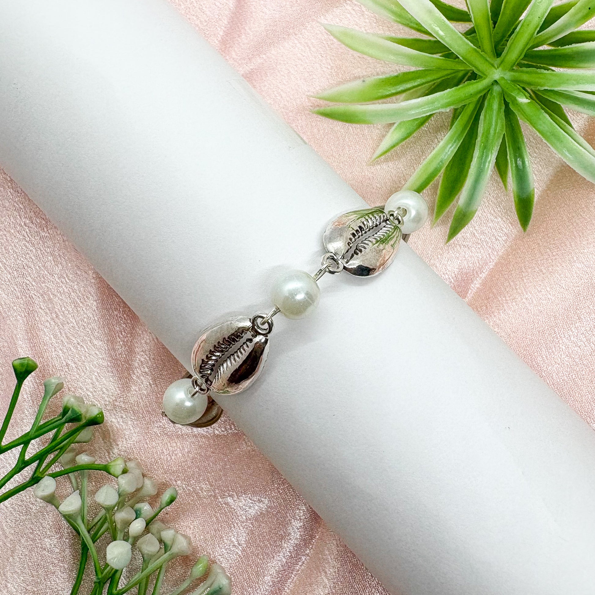 Elegant Silver Shell Pearl Bracelet