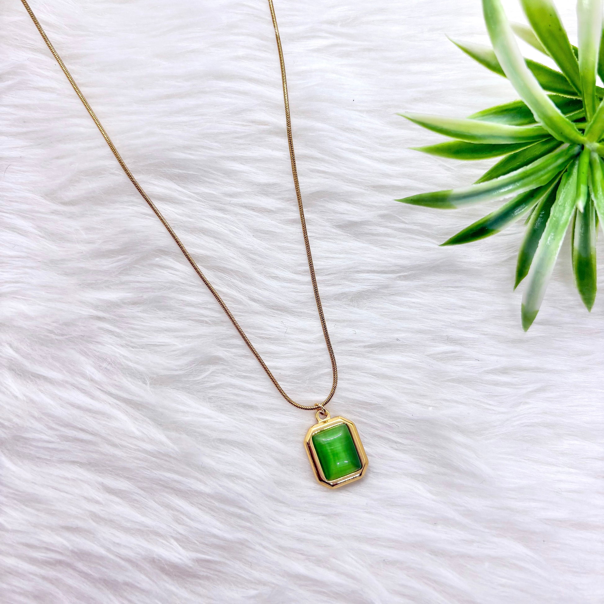 Emerald Stone Pendant Necklace