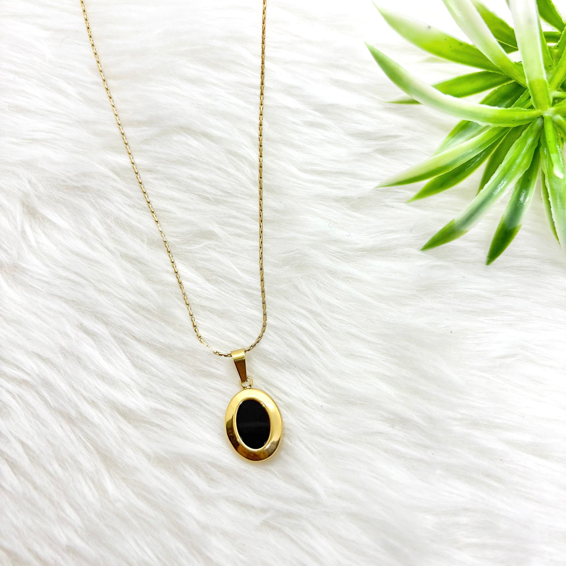 Noir Oval Pendant Necklace