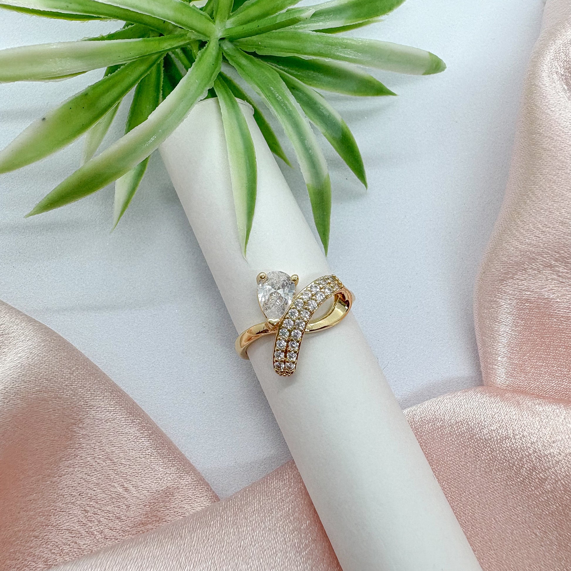 Dazzle Drop Bow Ring (Adjustable)