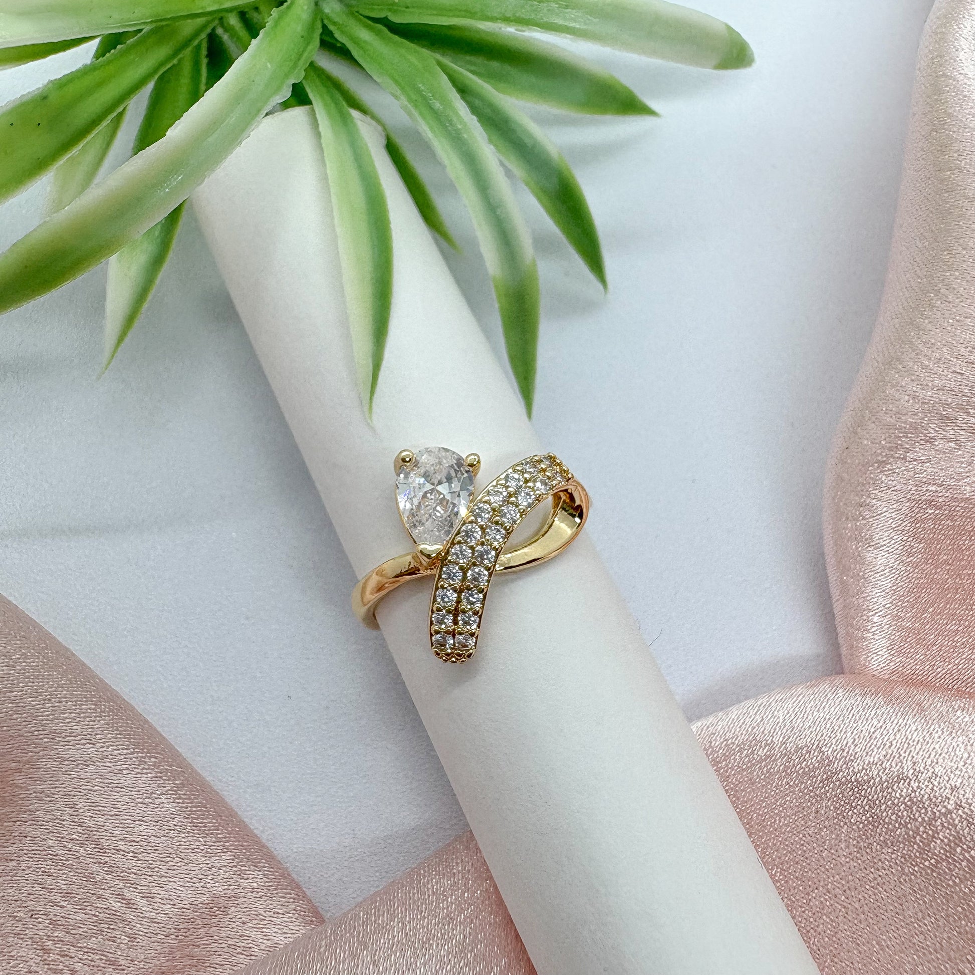 Dazzle Drop Bow Ring (Adjustable)