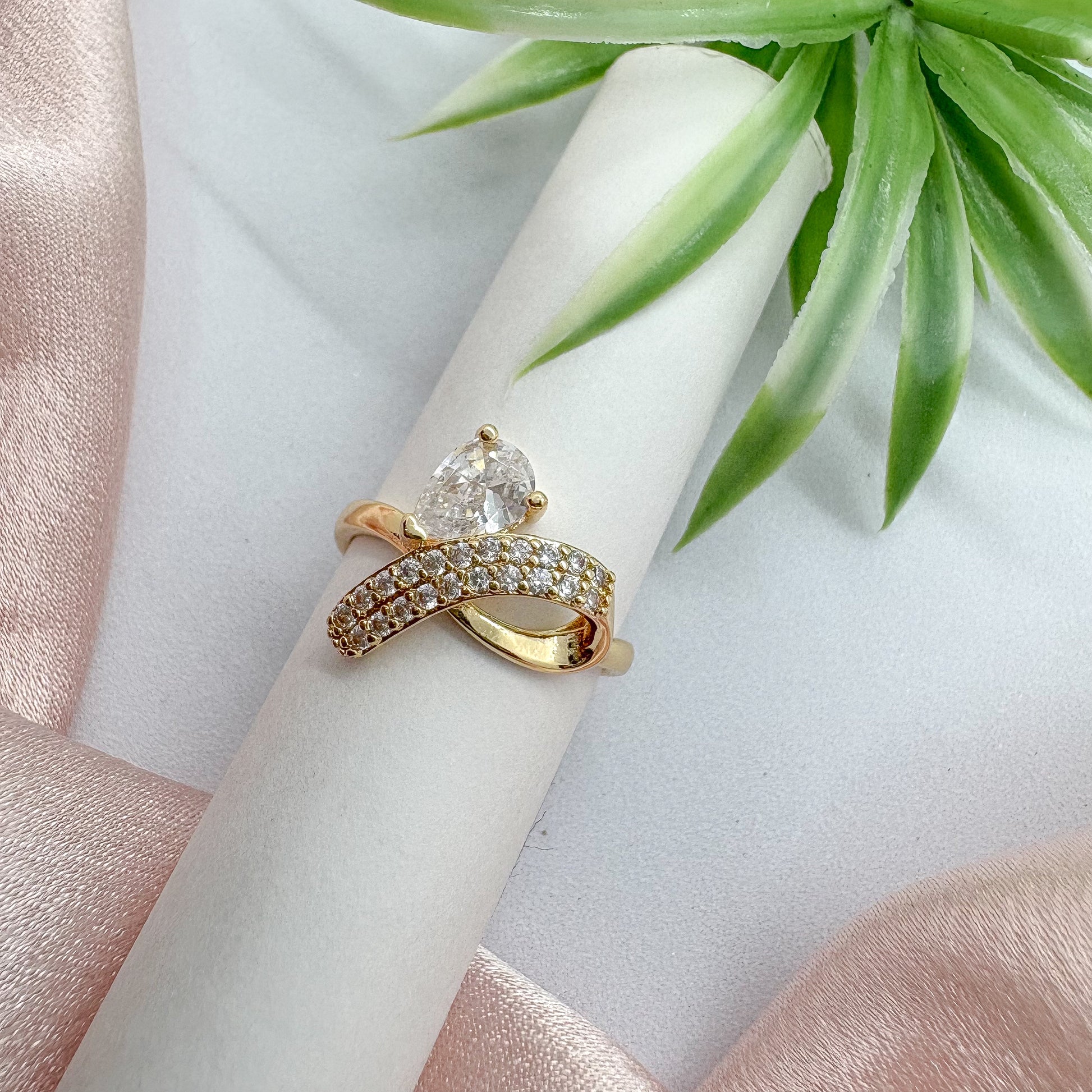Dazzle Drop Bow Ring (Adjustable)