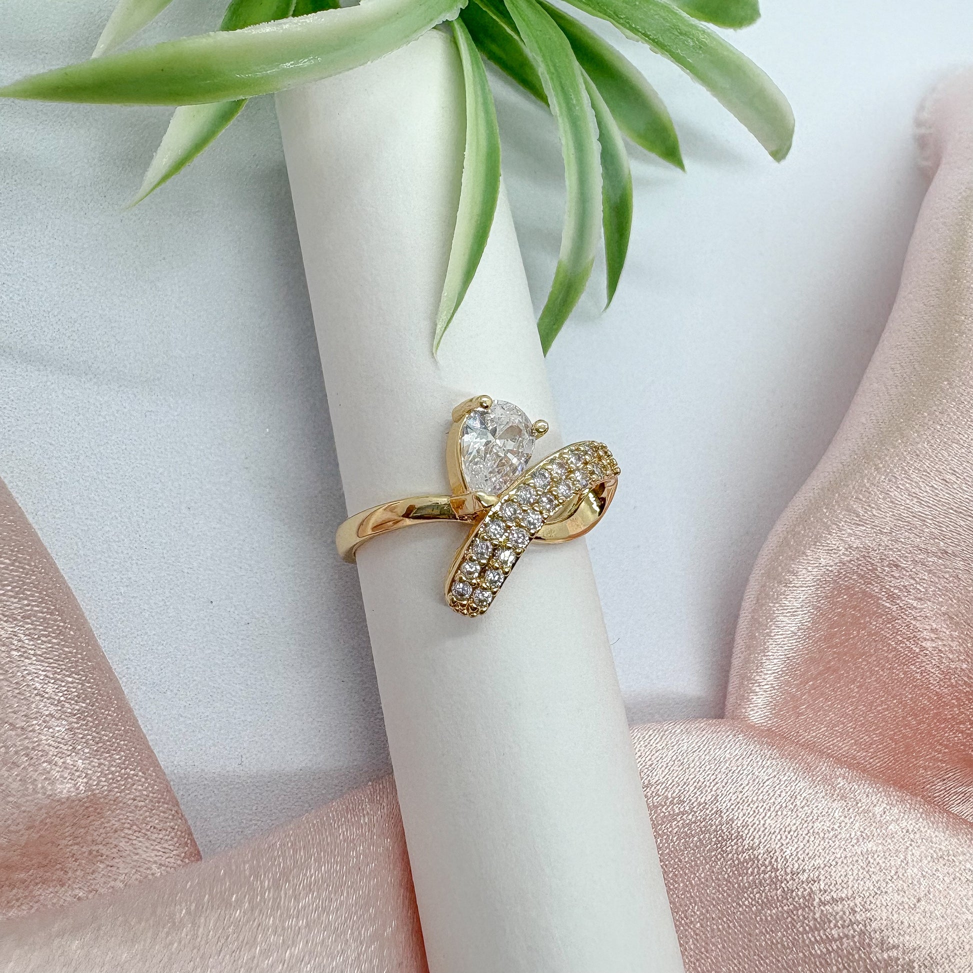 Dazzle Drop Bow Ring (Adjustable)