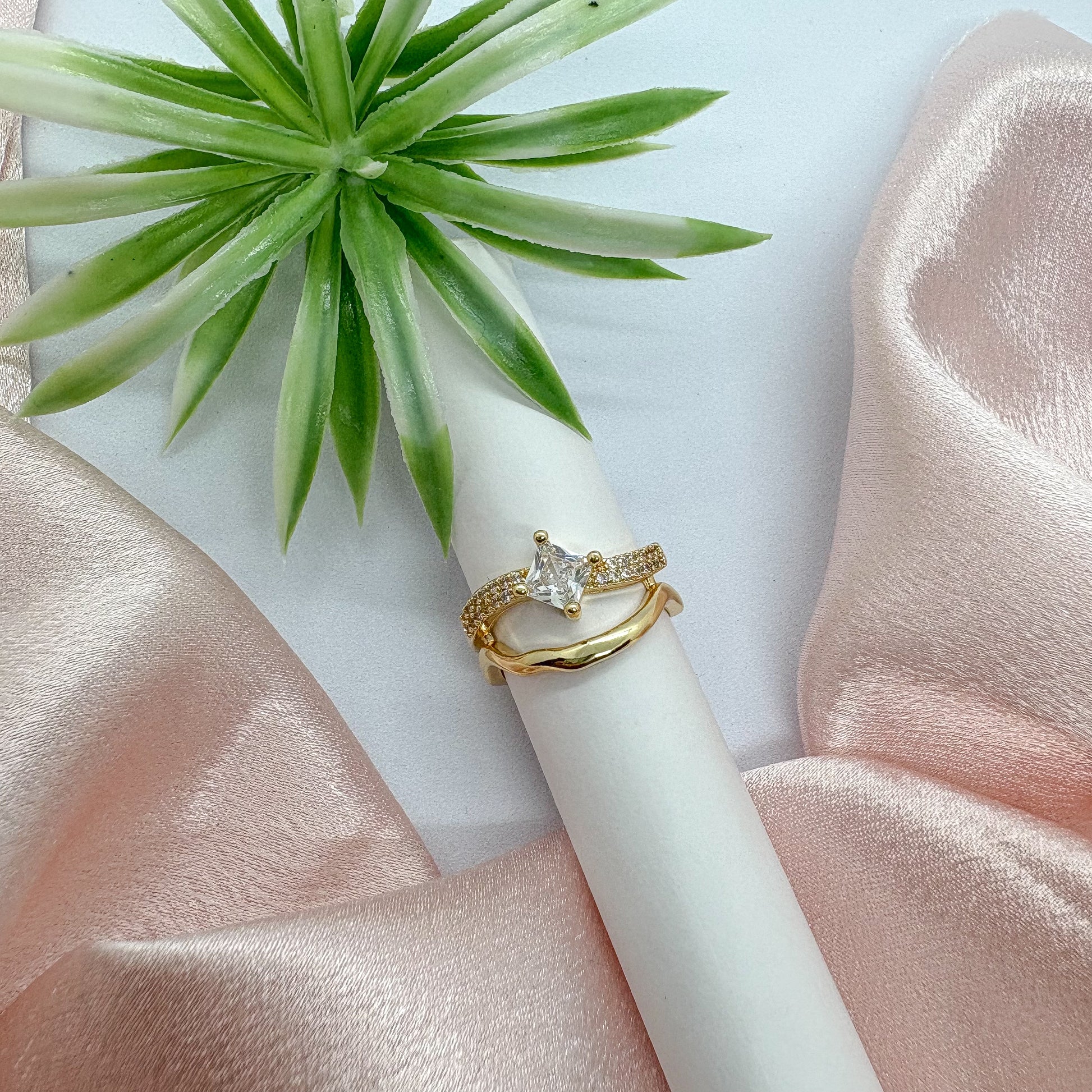 Wavy Luxe Ring (Adjustable)