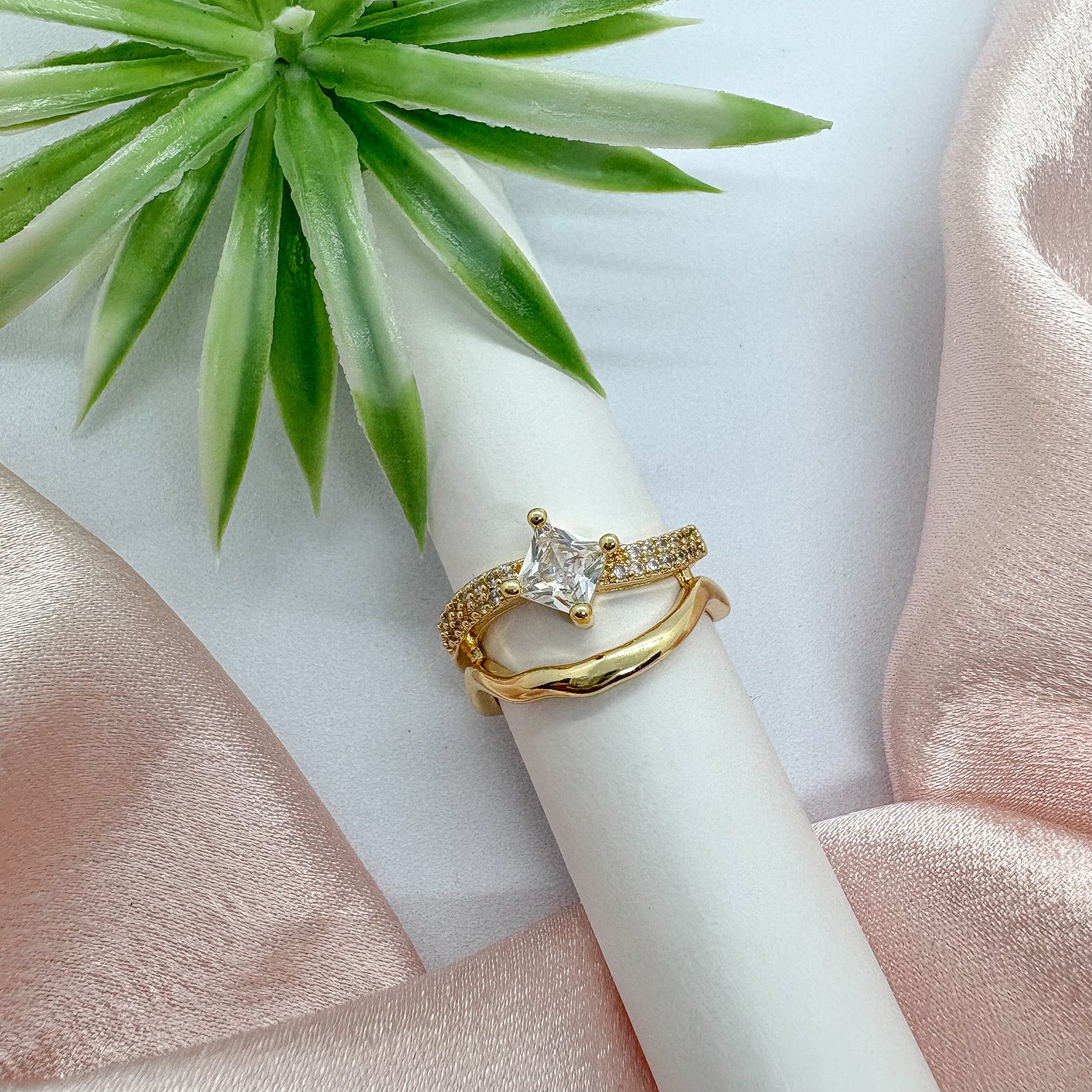 Wavy Luxe Ring (Adjustable)