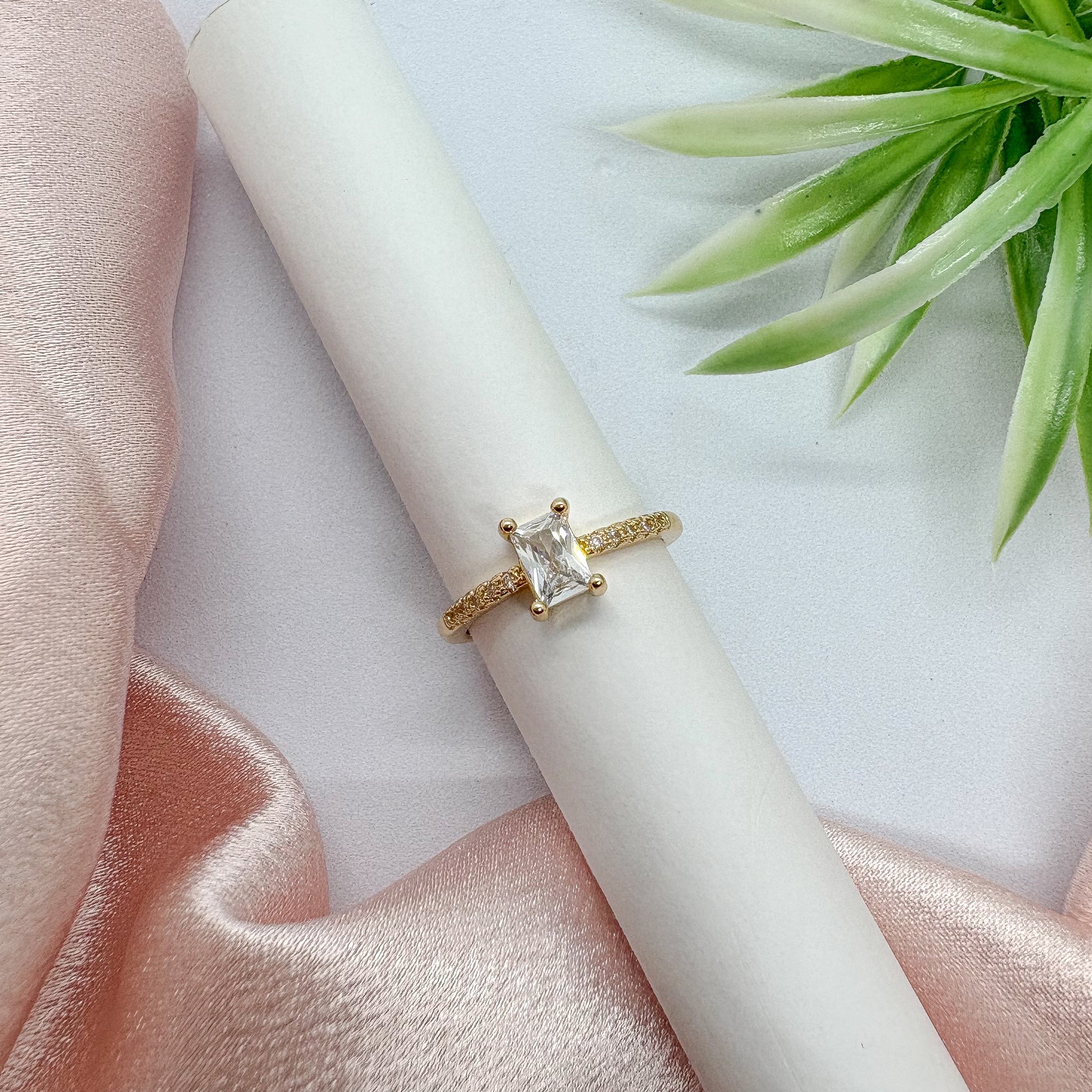 Gleam Bar Diamong Ring (Adjustable)