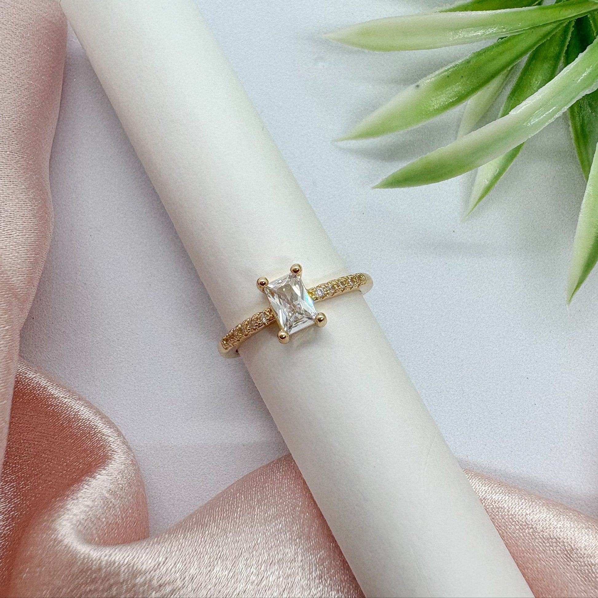 Gleam Bar Diamong Ring (Adjustable)