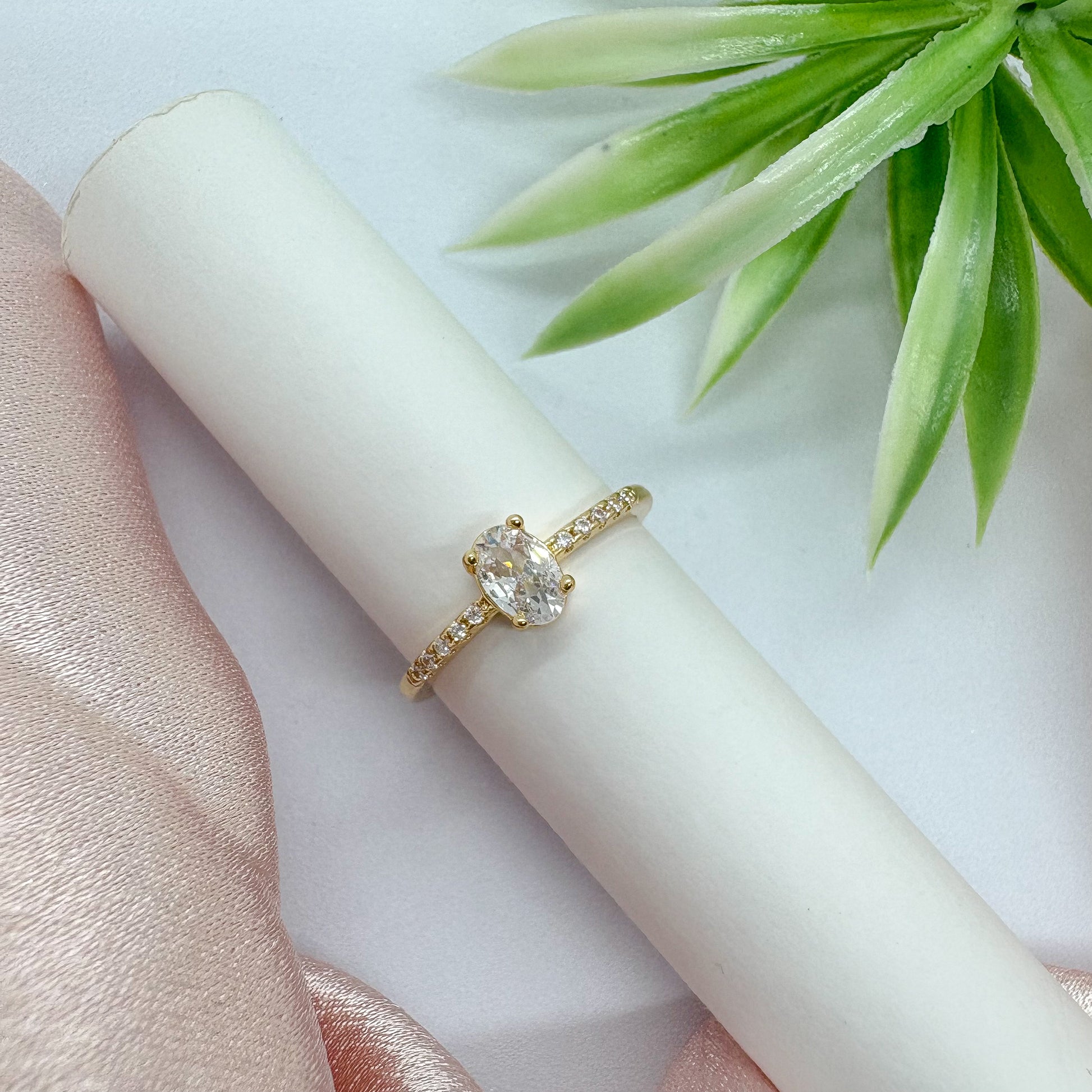 Oval Glow Diamond Ring (Adjustable)