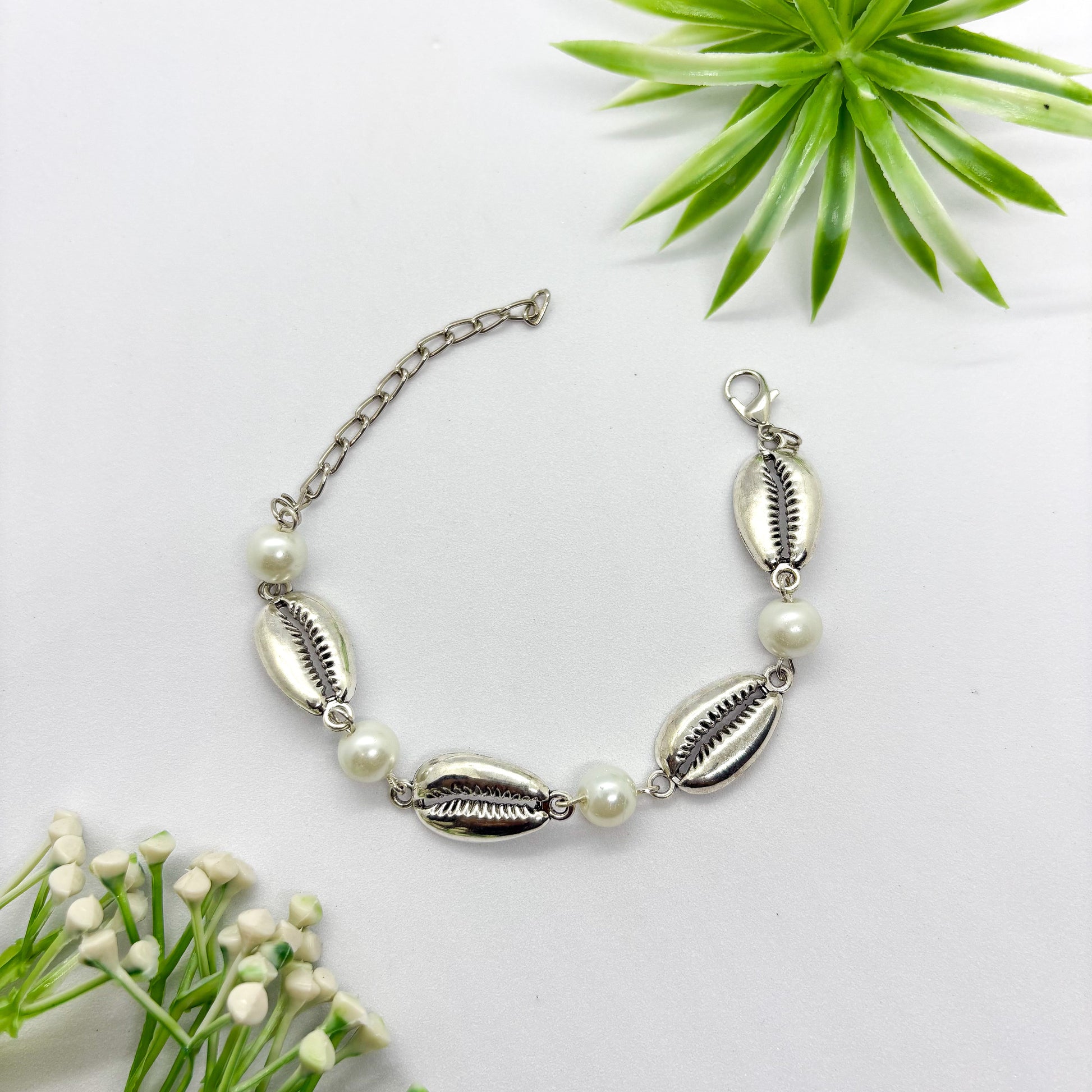 Elegant Silver Shell Pearl Bracelet