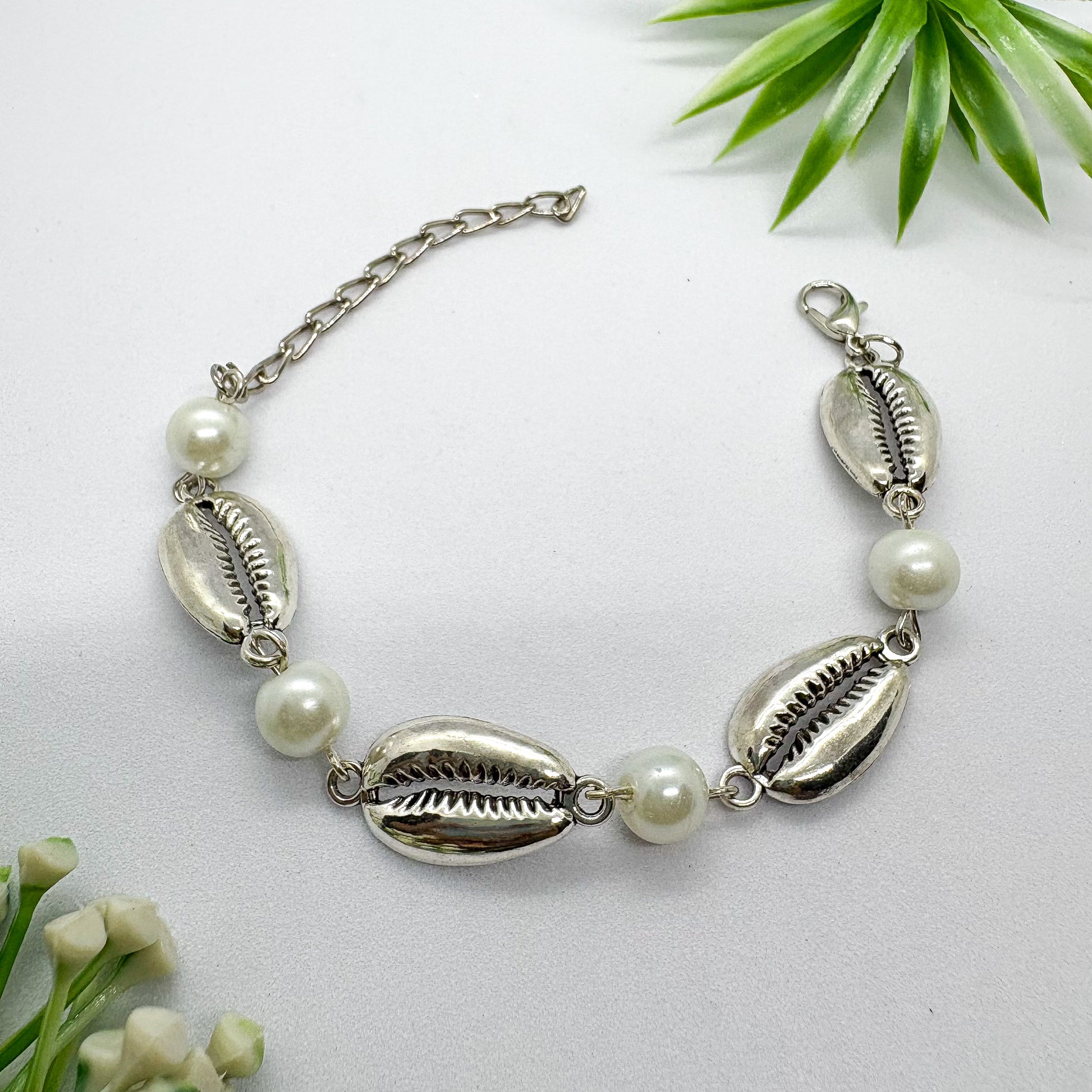Elegant Silver Shell Pearl Bracelet
