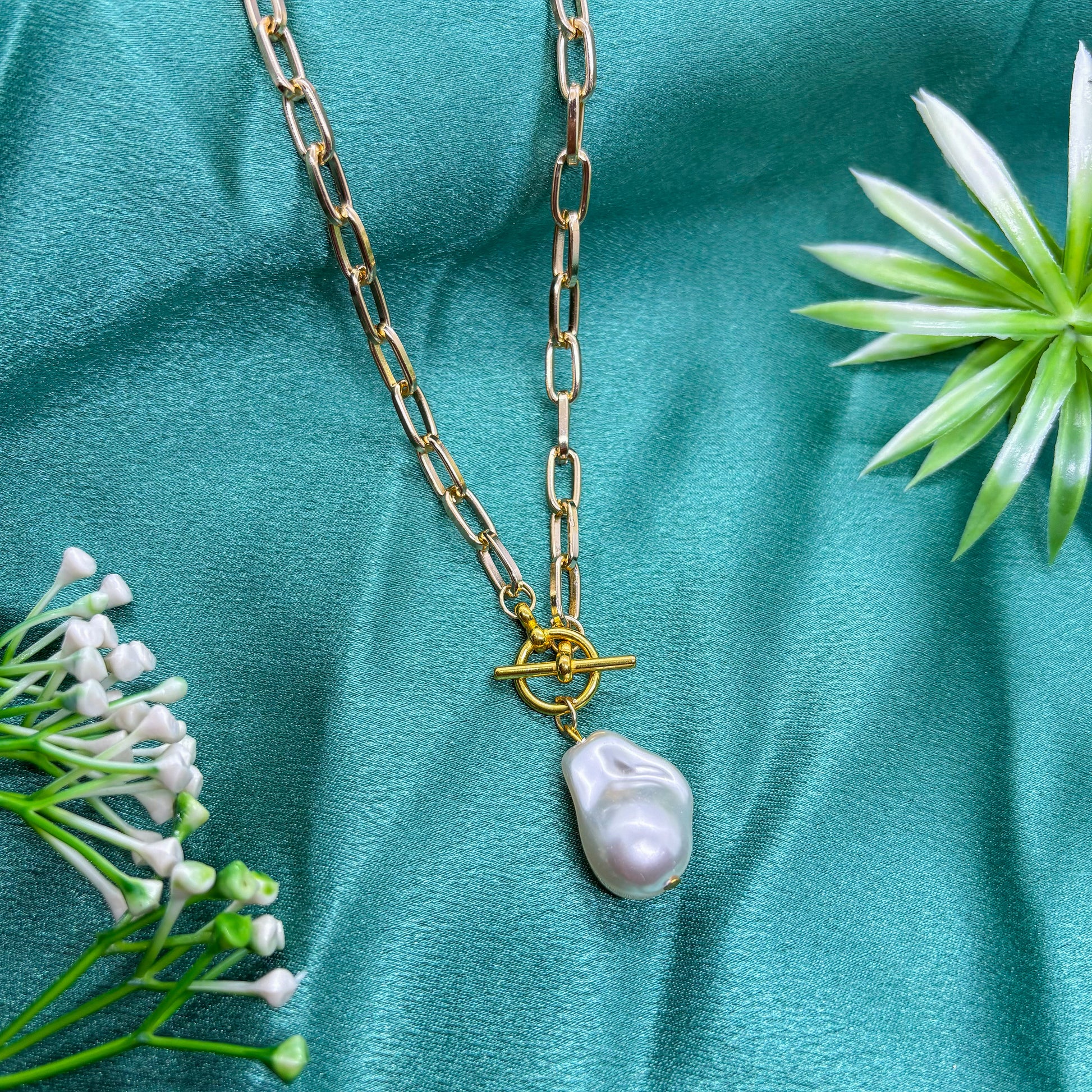 Pearl Drop Toggle Golden Chain Necklace