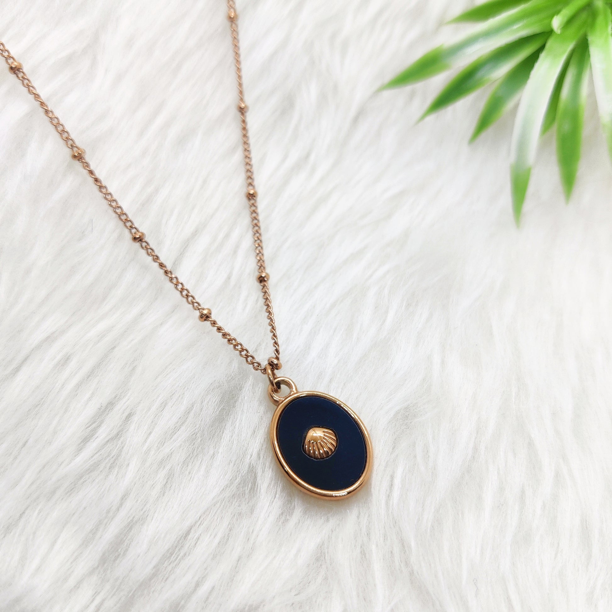 Obsidian Shell Necklace
