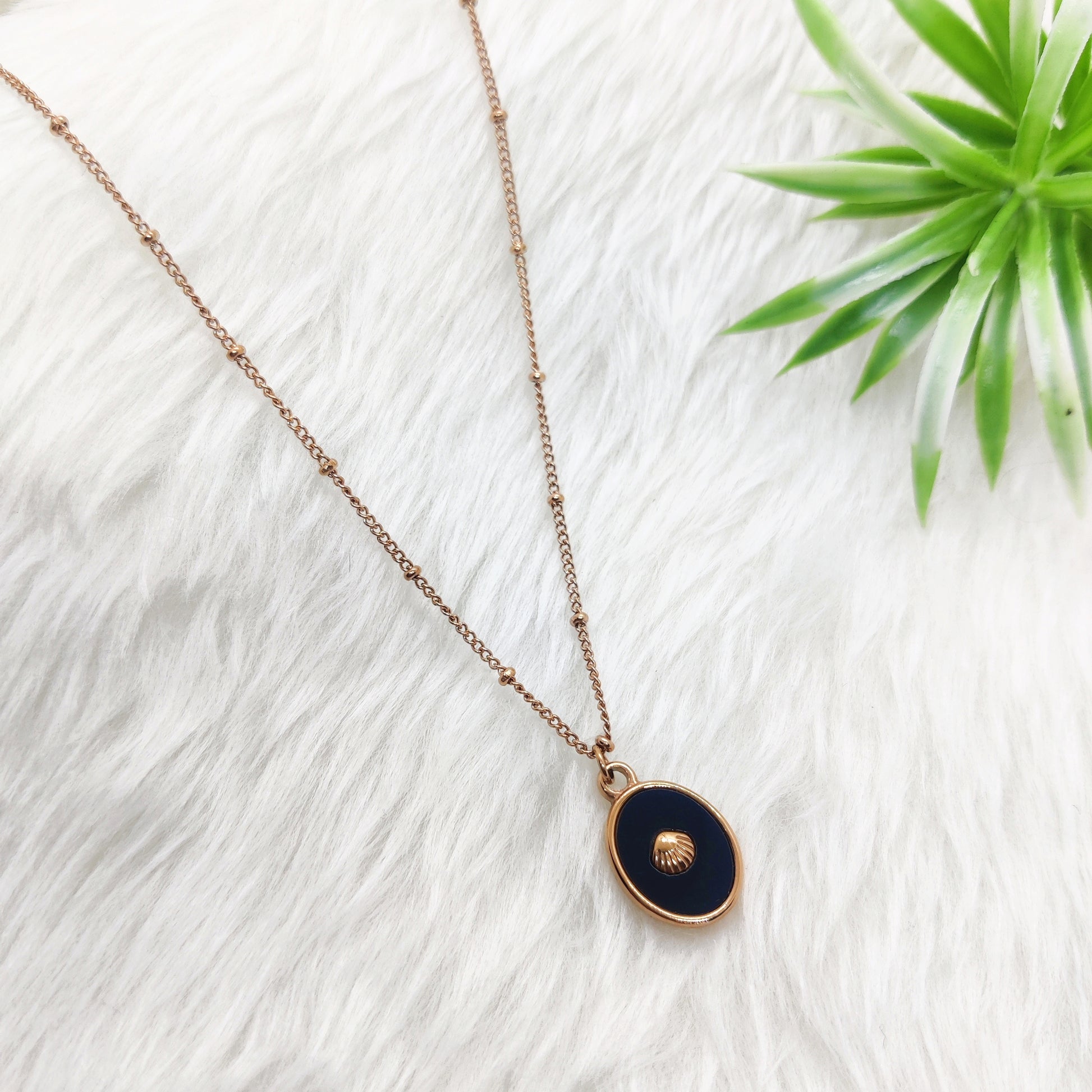 Obsidian Shell Necklace