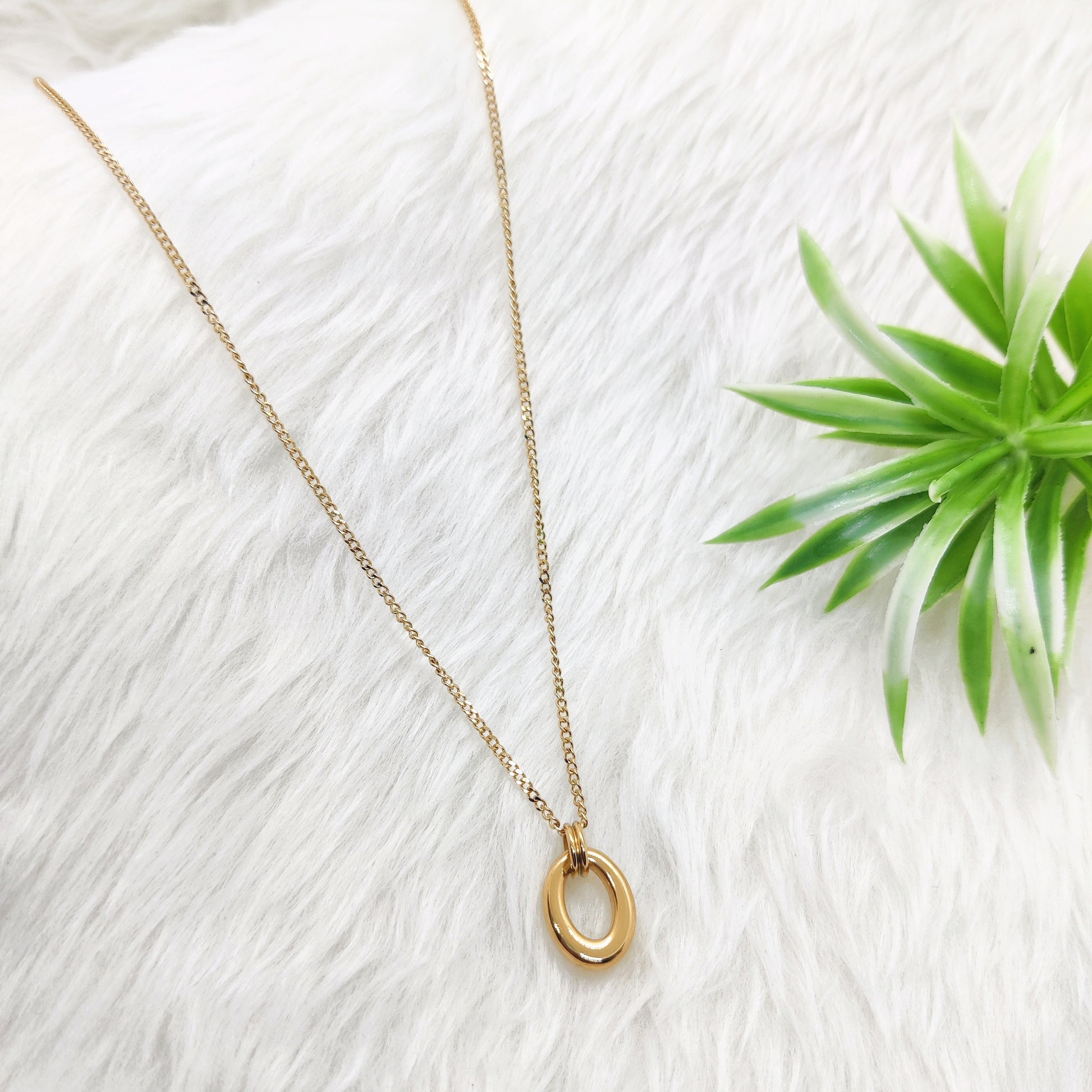 Simply Oval Necklace
