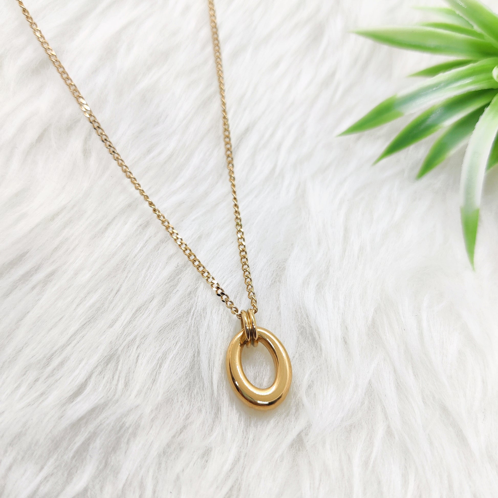 Simply Oval Necklace