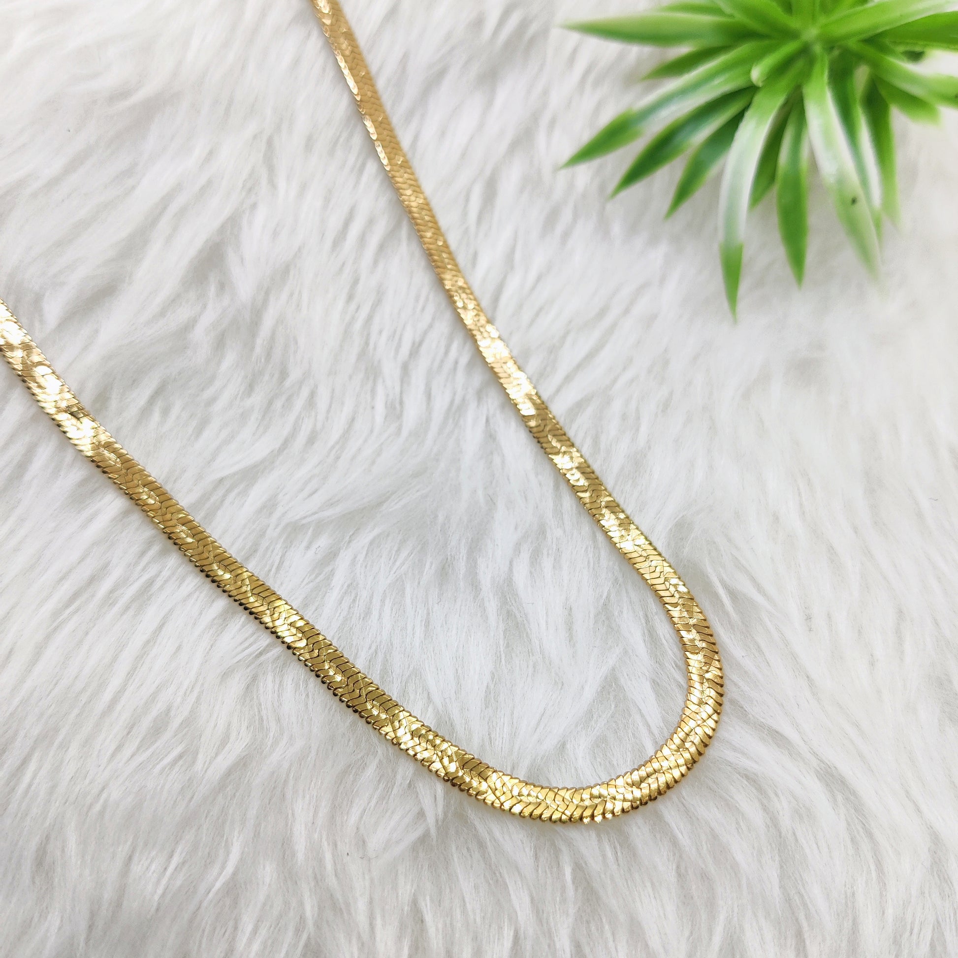 Patterned Coil Necklace