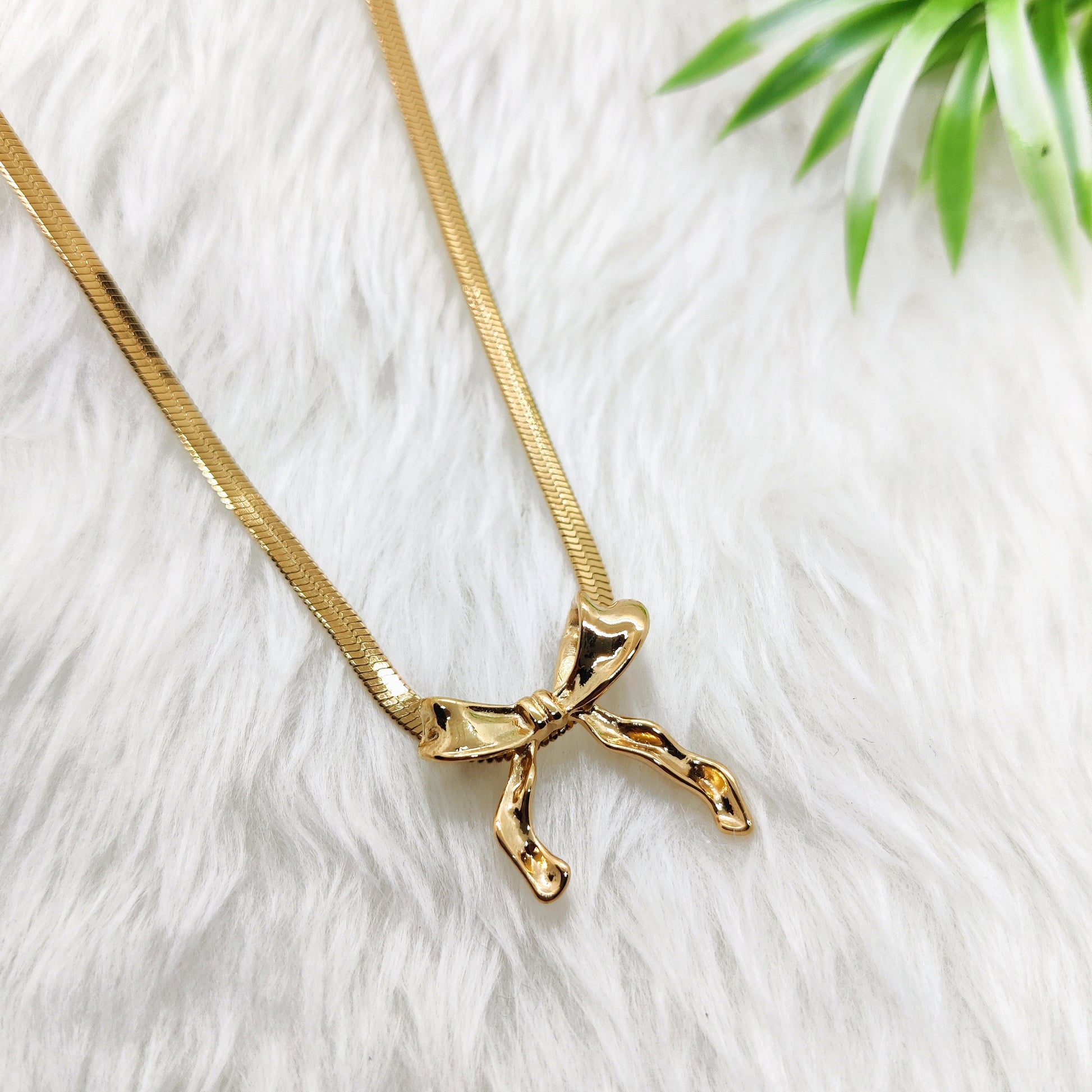 Bow Magic Necklace