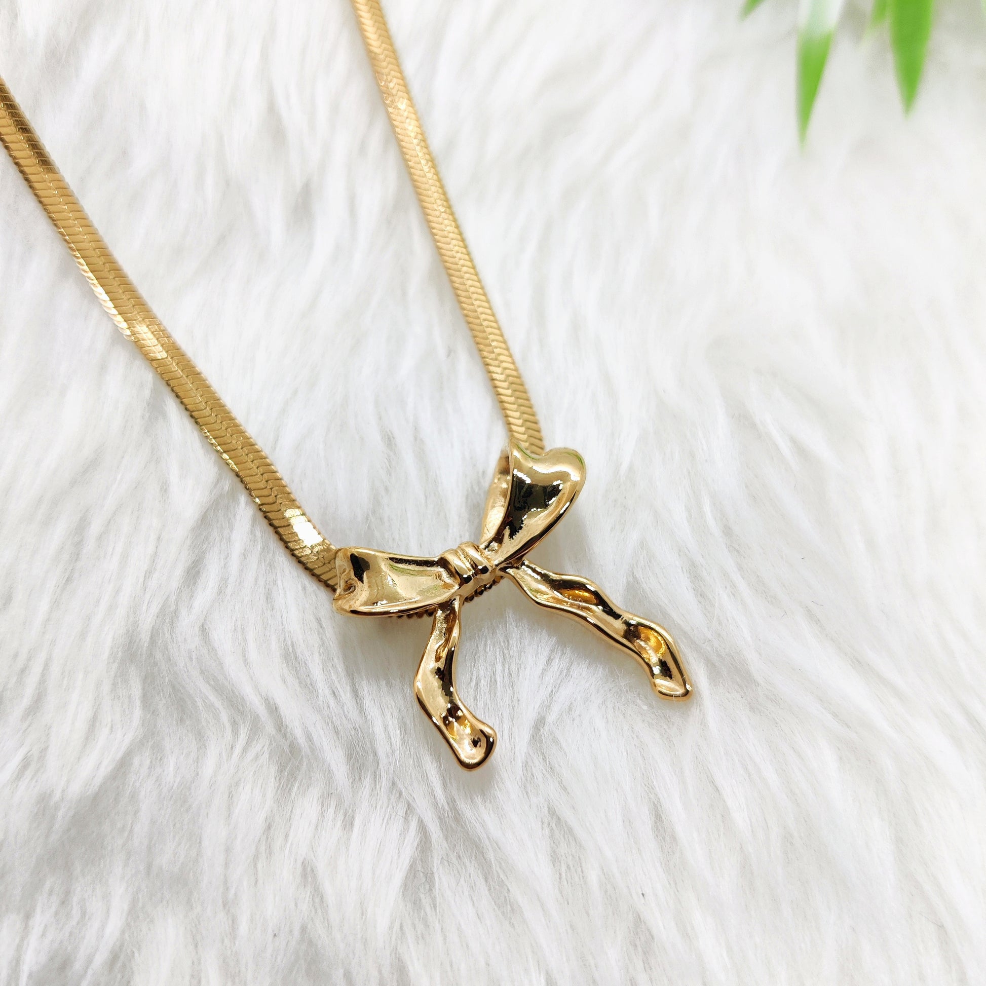 Bow Magic Necklace