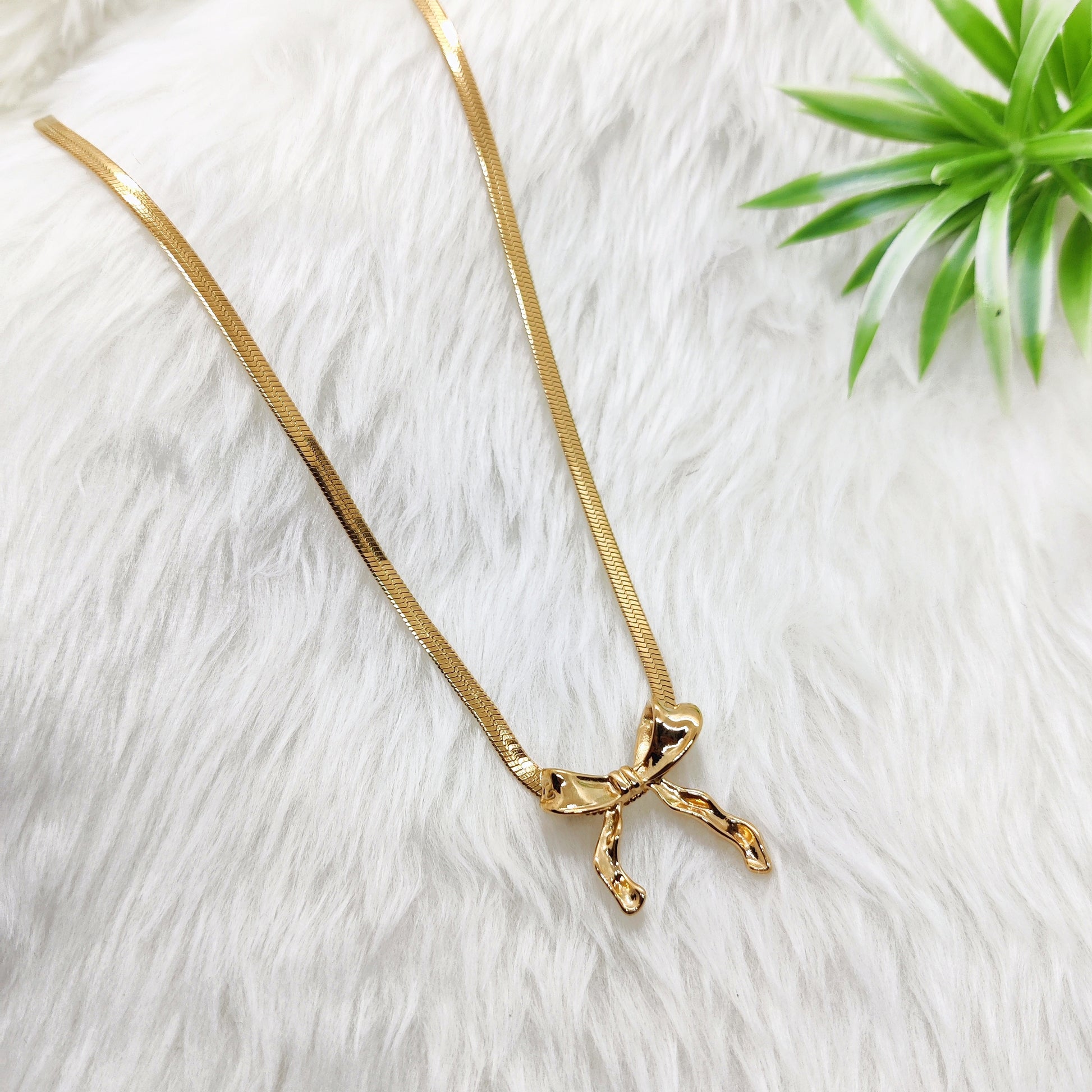 Bow Magic Necklace