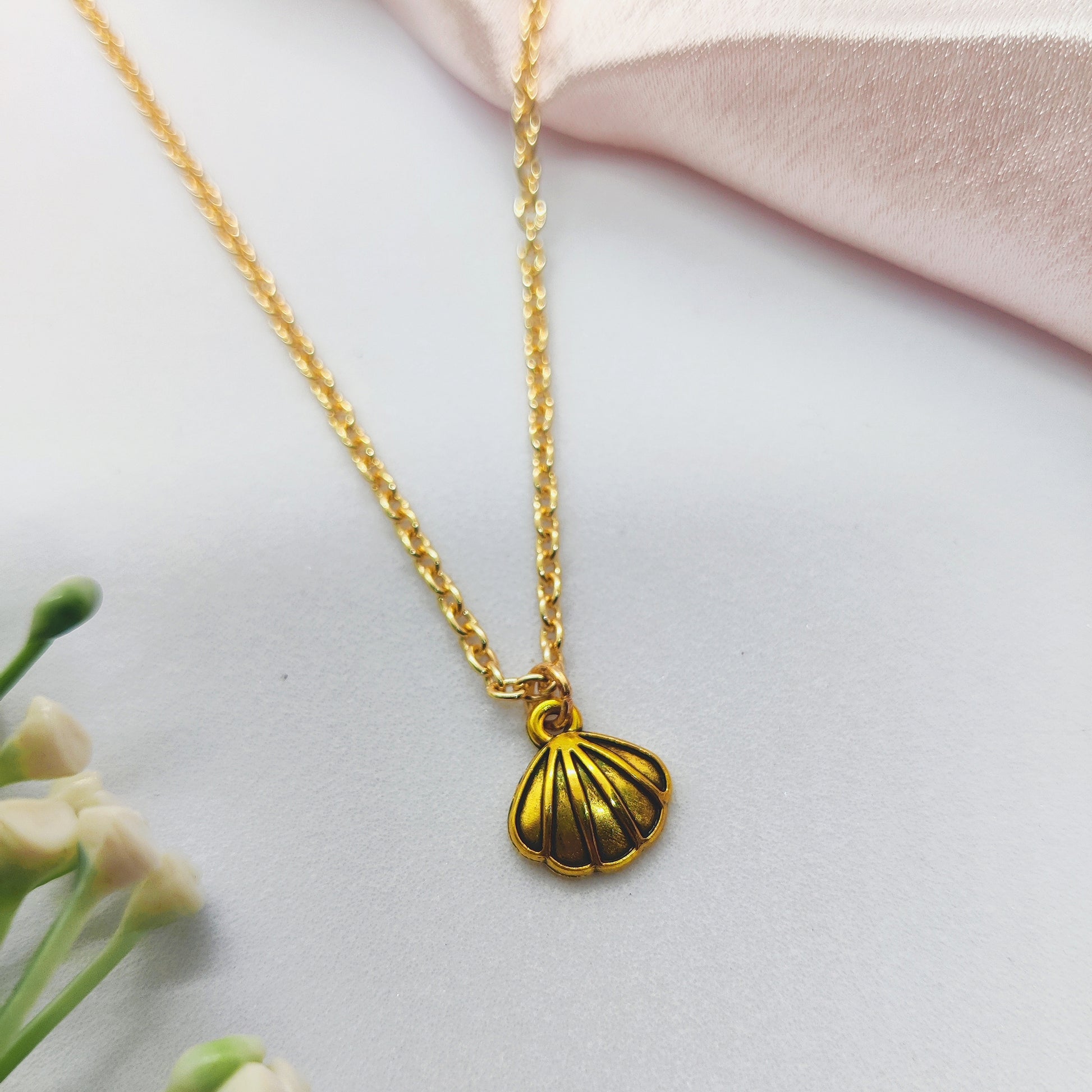 Minimal Shell Golden Charm Necklace