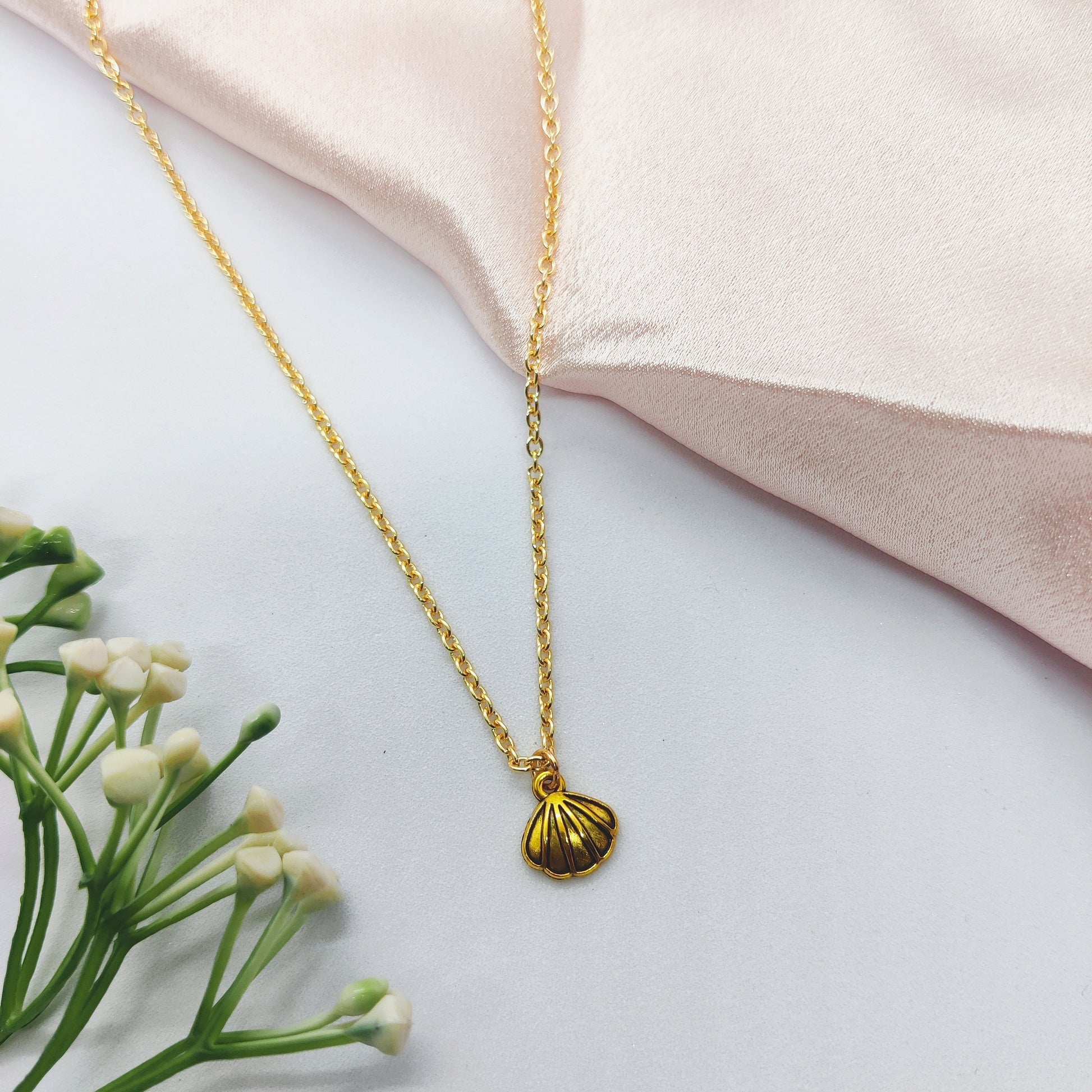Minimal Shell Golden Charm Necklace