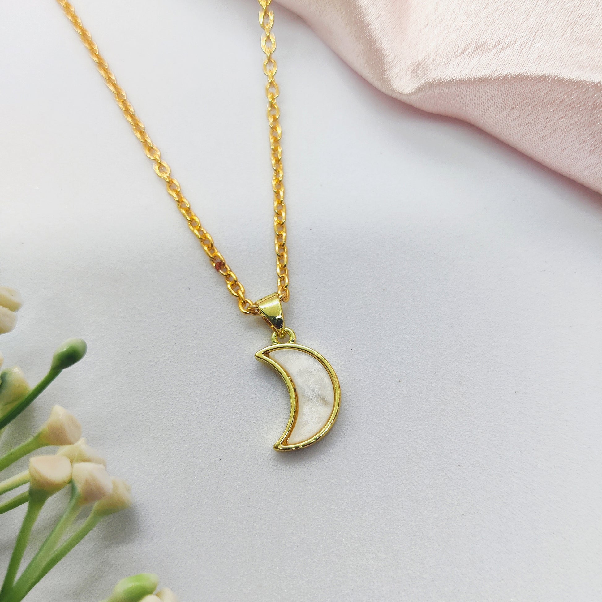 White Glow Necklace Set