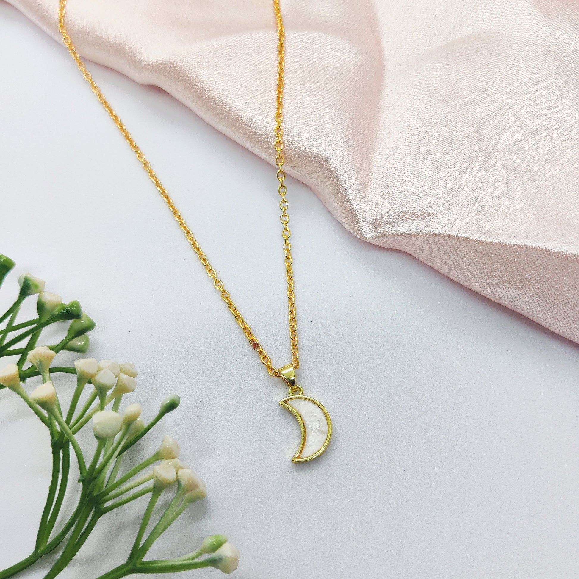 White Glow Necklace Set