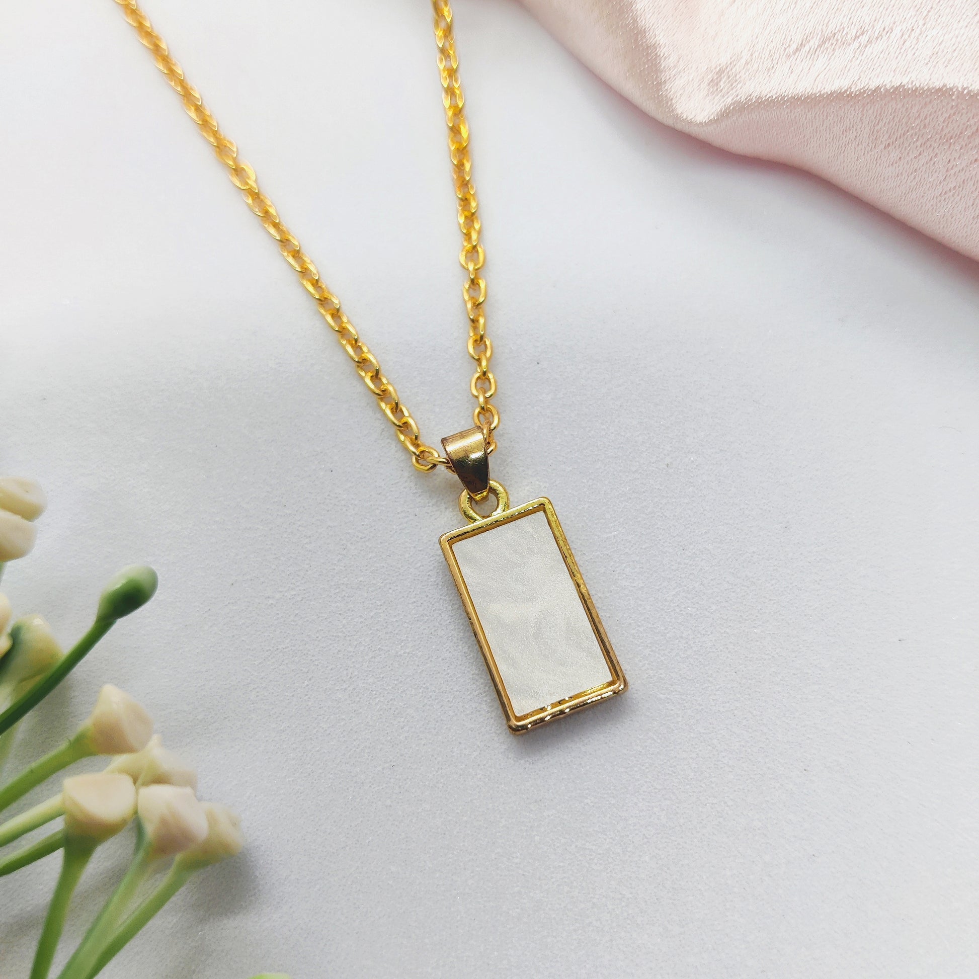 White Glow Necklace Set