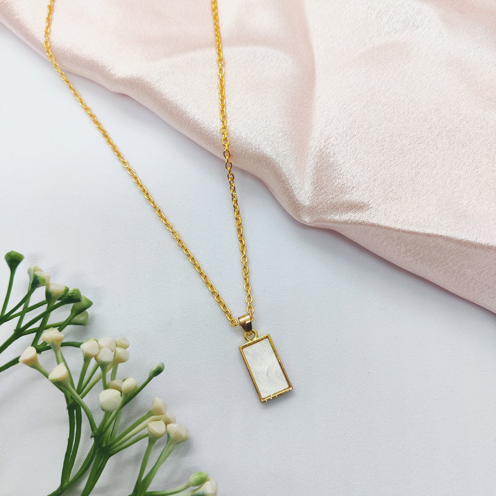White Glow Necklace Set